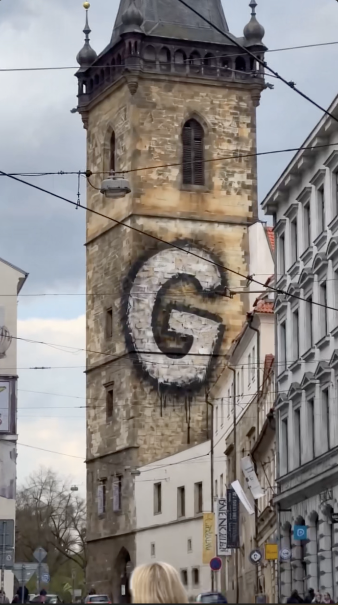 FOTO: G se objevilo i nasprejované na historických budovách. – stránka 5