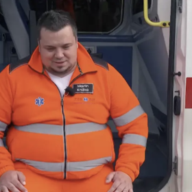 Martin pracuje jako záchranář.