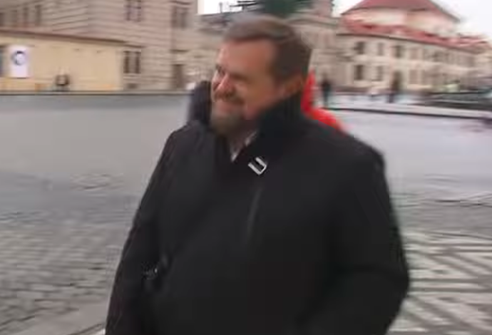 FOTO: Kriminalisté u Jurigy doma našli dokonce kufřík plný sexuálních pomůcek a mučicích nástrojů. – stránka 3