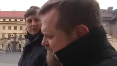 FOTO: Bývalý duchovní měl svým obětem opakovaně vyhrožovat smrtí a chlubit se střelnou zbraní.
