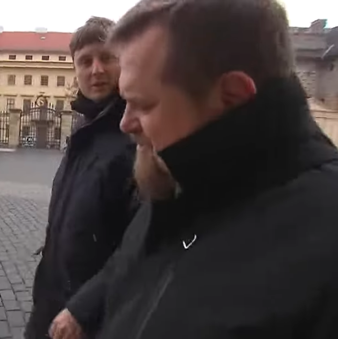 FOTO: Bývalý duchovní měl svým obětem opakovaně vyhrožovat smrtí a chlubit se střelnou zbraní. – stránka 2