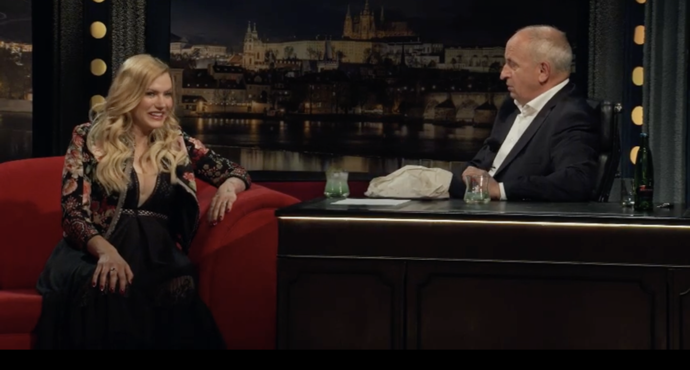 FOTO: Gabriela Soukalová dorazila do Show Jana Krause v pokročilém stádiu těhotenství, moderátor ji ale vůbec nešetřil. – stránka 1