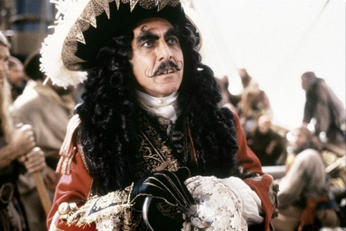 FOTO: Dustin Hoffman coby legendární kapitán Hook. – stránka 88