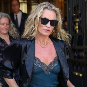 Kate Moss během Paris Fashion Week 2026. 