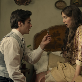 Millie Bobby Brown a Louis Partridge v pokračování dobrodružného filmu Enola Holmes 3.