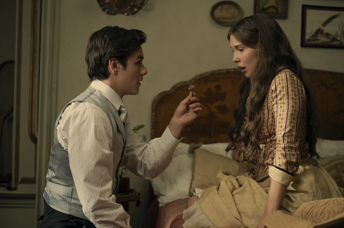 FOTO: Millie Bobby Brown a Louis Partridge v pokračování dobrodružného filmu Enola Holmes 3. – stránka 7