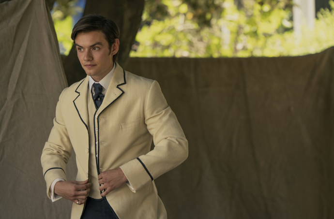 FOTO: Louis Partridge si má ve filmu Enola Holmes 3 brát Millie Bobby Brown. – stránka 8