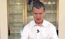 Petr Jablonský jako Andrej Babiš.