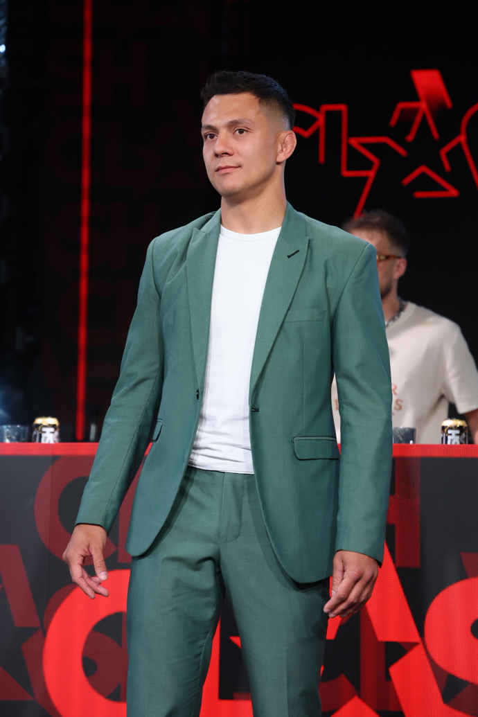 FOTO: Moderátor Tomáš Linh Le Sy. – stránka 42