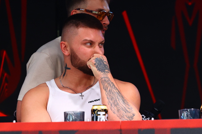 FOTO: Marek Valášek v Clashi. – stránka 16