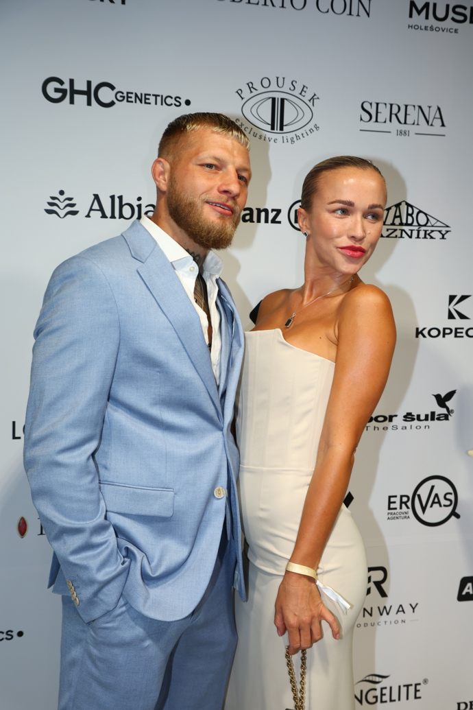 FOTO: Nela Slováková vynesla žhavý model. – stránka 1