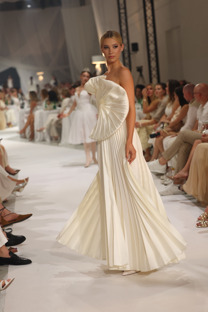 FOTO: Miss Earth Natálie Puškinová. – stránka 4
