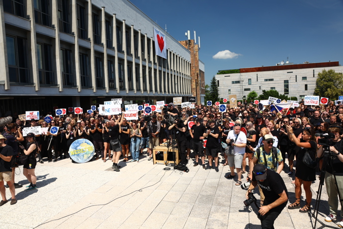 FOTO: Protest za Českou televizi. – stránka 7