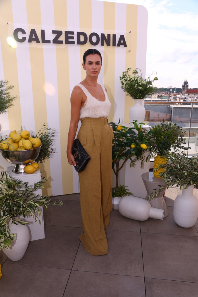 FOTO: Maria Dušička vynesla černozlatou kabelku od značky Chanel.