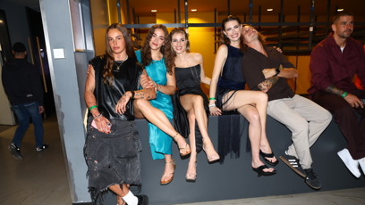 FOTO: Alžběta Levinská, Sára Trnková, Bára Hošková, Simona Kirchnerová a Jura.