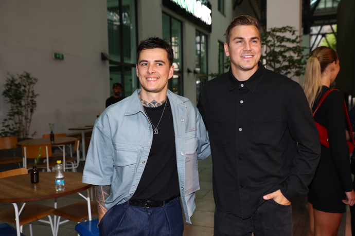 FOTO: Jakub Kotek a David Gránský si nenechali ujít velkolepé finále show Survivor 2026. – stránka 4