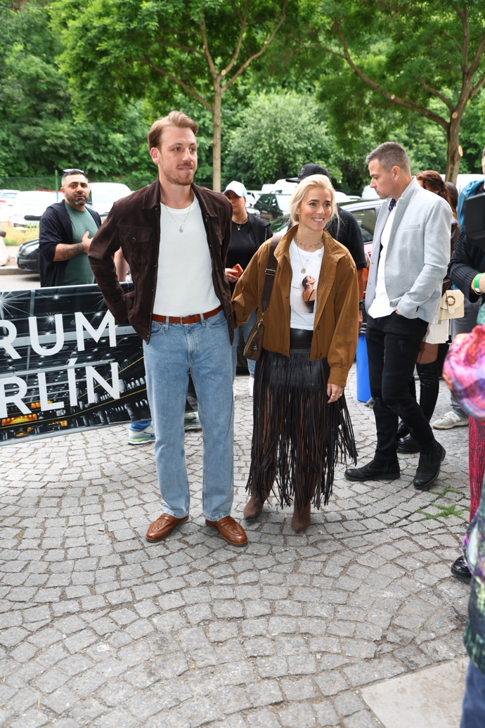FOTO: Martin Prágr dorazil na finále po boku své nové partnerky Kateřiny Pokorné. – stránka 10