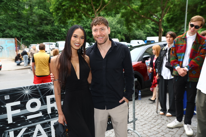FOTO: Miroslav Dubovický se Sarah Vu. – stránka 1