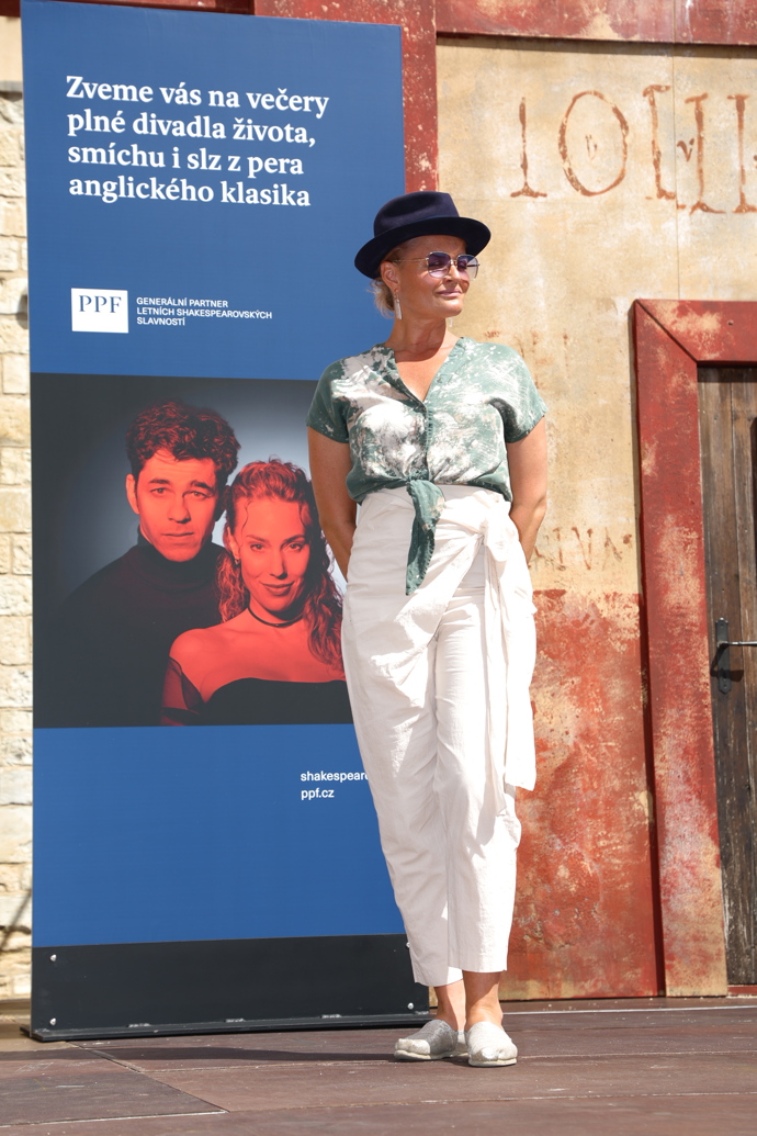 FOTO: Herečka Erika Stárková. – stránka 3