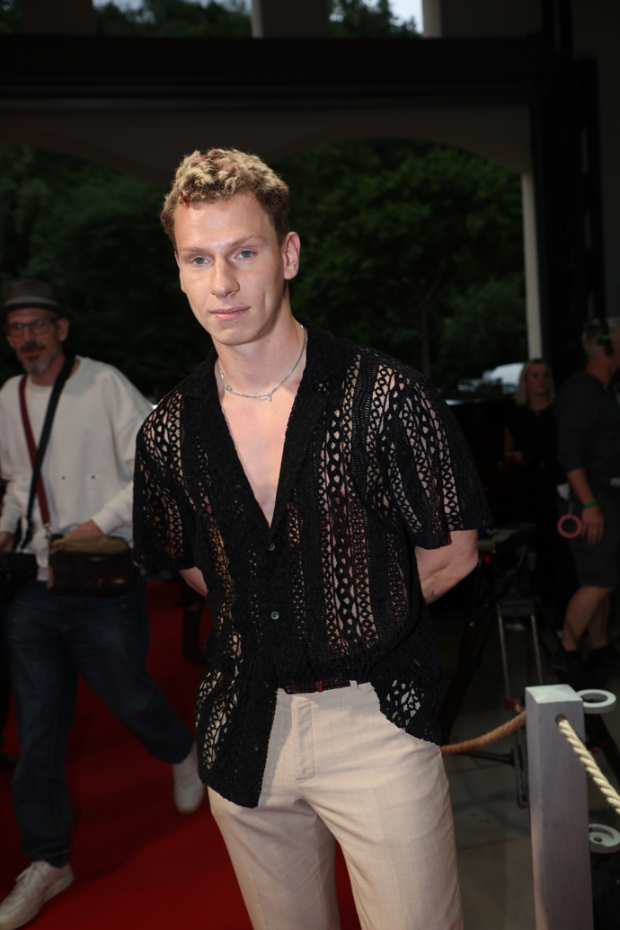FOTO: Pavel Tóth na finále show Survivor 2026. – stránka 11