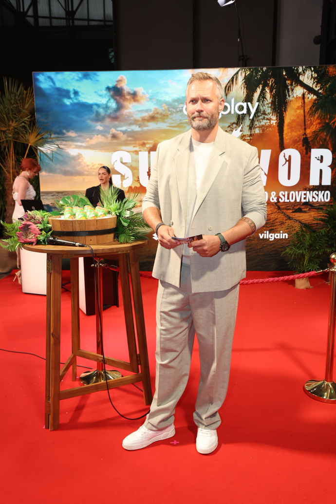 FOTO: Moderátor Survivoru Ondřej Novotný. – stránka 16