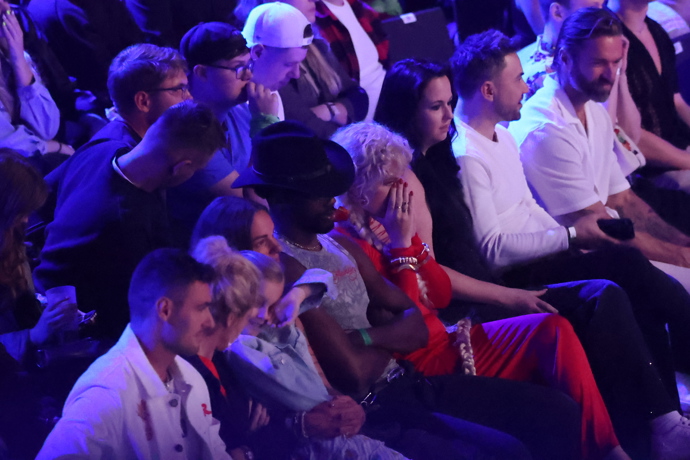 FOTO: Žofie Dařbujánová během sledování finále tajila dech. – stránka 1