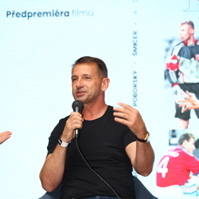Legendární útočník Pavel Kuka na předpremiéře dokumentu Stříbrná cesta.