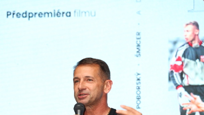 FOTO: Legendární útočník Pavel Kuka na předpremiéře dokumentu Stříbrná cesta.