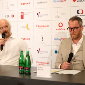 Kryštof Mucha a Karel Och během tiskové konference KVIFFu 2026. 