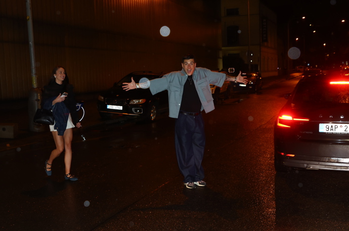 FOTO: Party se přesunula ven. – stránka 28