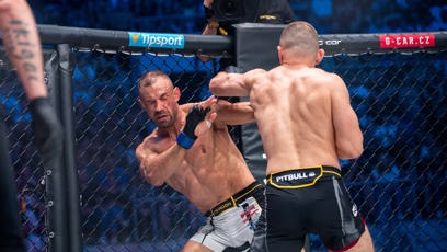 FOTO: Úškrt svému soupeři nic nedaroval.