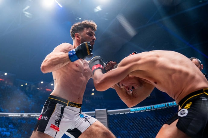 FOTO: Rasťo svého soupeře zničil. – stránka 8