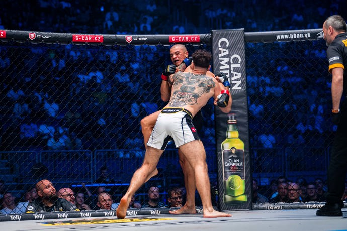 FOTO: Zápas mezi Rasťo Zvarou a Michalem Novotným skončil jednoznačně. – stránka 7