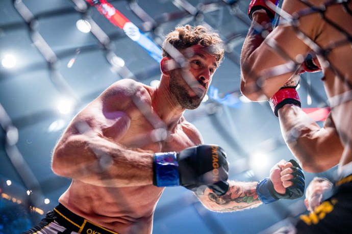 FOTO: Rasťo Zvara zasadil soupeři KO. – stránka 3