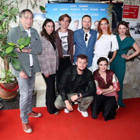 Filmová partička si vzpomínání na letní tábory pořádně užila.