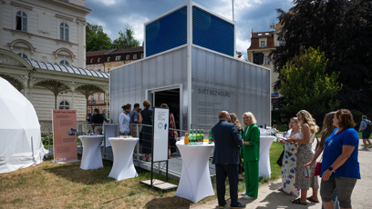 FOTO: Laboratoř Svět bez kouře, pro který Lucie Jindrák Skřivánková připravovala instalaci z popelníků.