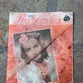 Časopis Pražanka z roku 1940, který čekal ukrytý pod podlahou statku.