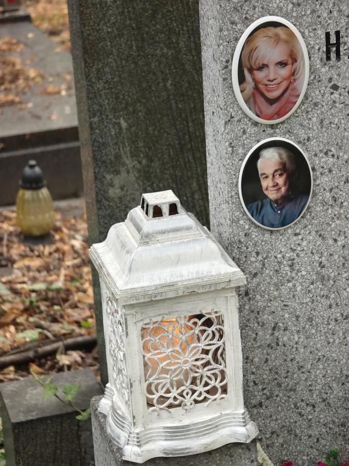 FOTO: Jirkovi tam nahoru svítí světla svíček. – stránka 8