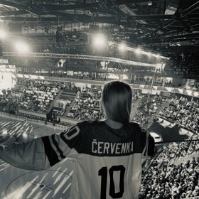 Herečka si nenechala ujít mistrovství světa v ledním hokeji. 