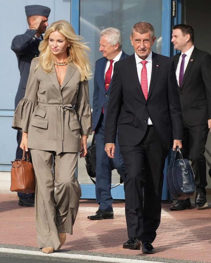FOTO: Andrej Babiš s Monikou Babišovou na cestě do Ankary. – stránka 10