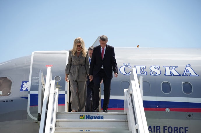 FOTO: Andrej Babiš s Monikou Babišovou na cestě do Ankary. – stránka 7
