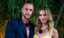 Studentka Laura Petríková a Tomáš Karniš.