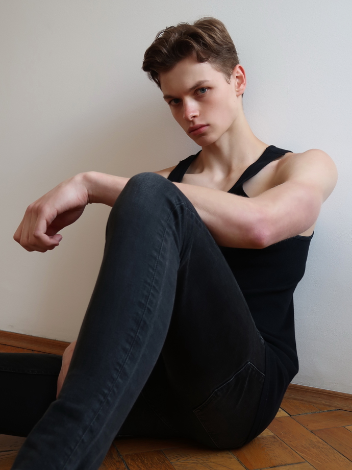 FOTO: Model Andrew Kukhta. – stránka 10