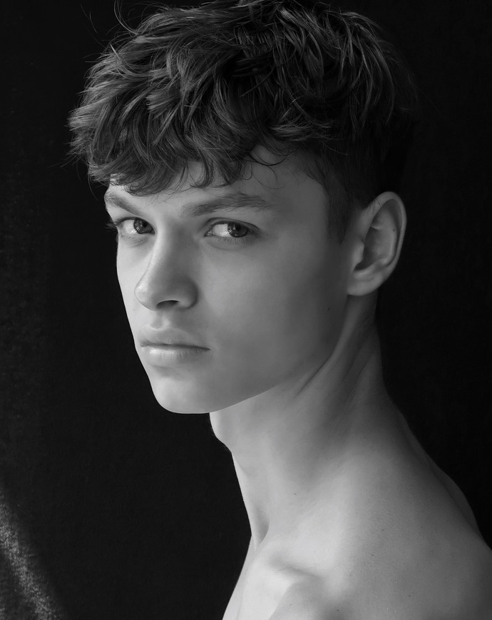 FOTO: Model Andrew Kukhta. – stránka 9