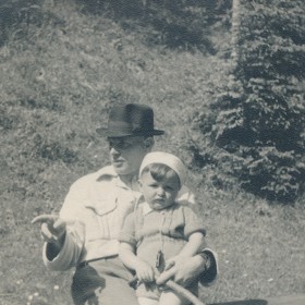 Arnošt Goldflam s otcem (cca 1948).