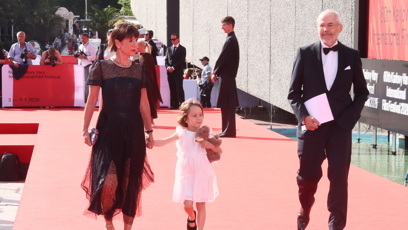 FOTO: Andrea Bartošková s vnučkou a moderátorem Markem Ebenem.