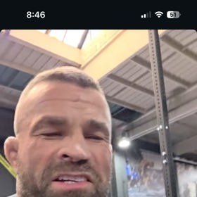 Karlos Vémola byl celou neděli v tělocvičně.