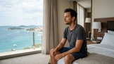 Adam (31): Styděl jsem se za rodiče, že se neumí chovat na luxusní dovolené. Pak mi došlo, co je trápí