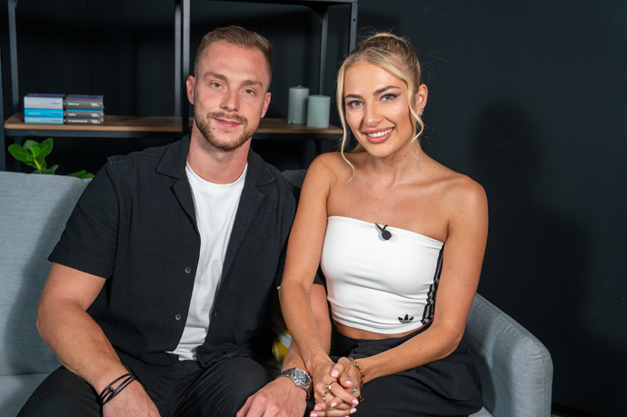 FOTO: Extra host Aneta Šimečková a Tomáš Karniš foto 01