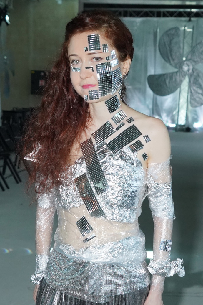 FOTO: Eva Toulová byla jak z jiné galaxie. – stránka 1280